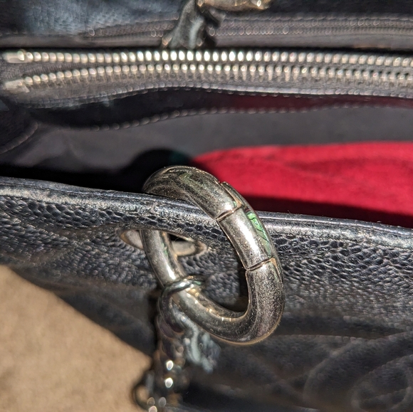 LARGE CHANEL BLACK QUILTED BAG, CHAIN STRAP, VERY GOOD PRE-OWNED CONDITION - Picture 6 of 10